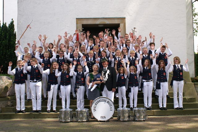 2014 Gruppenbilder vor der Kirche 044